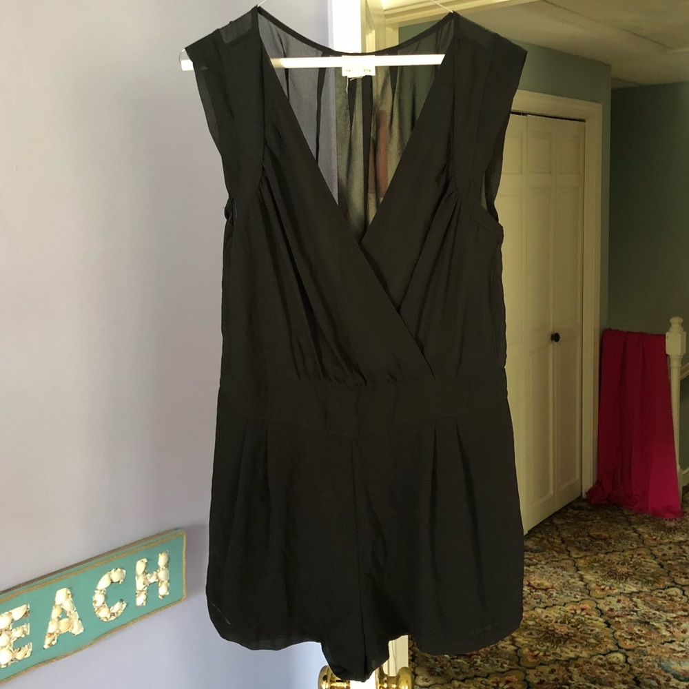 ✨V Neck Black Romper